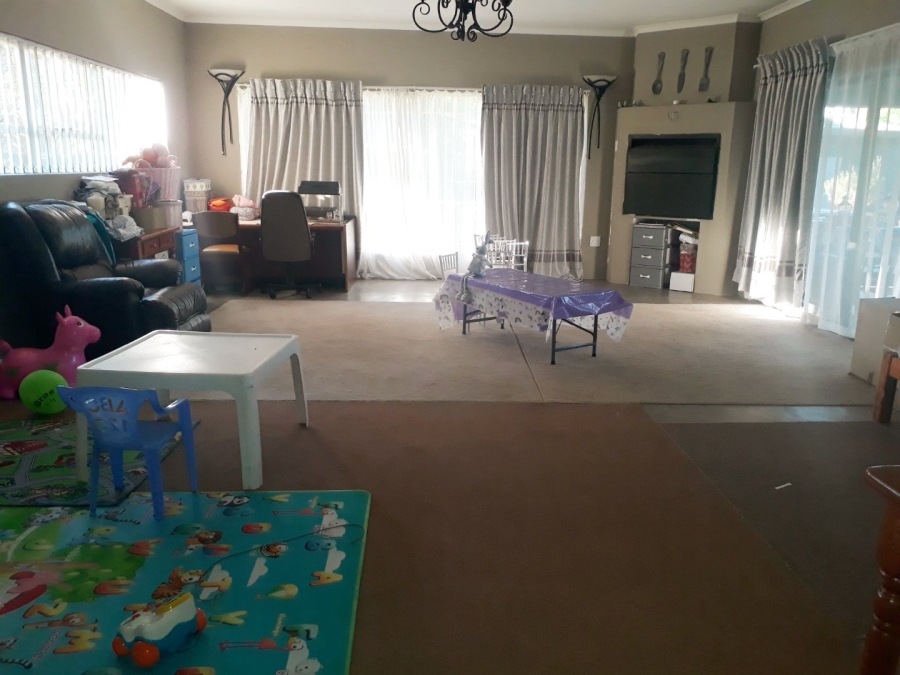 5 Bedroom Property for Sale in Sasolburg Free State